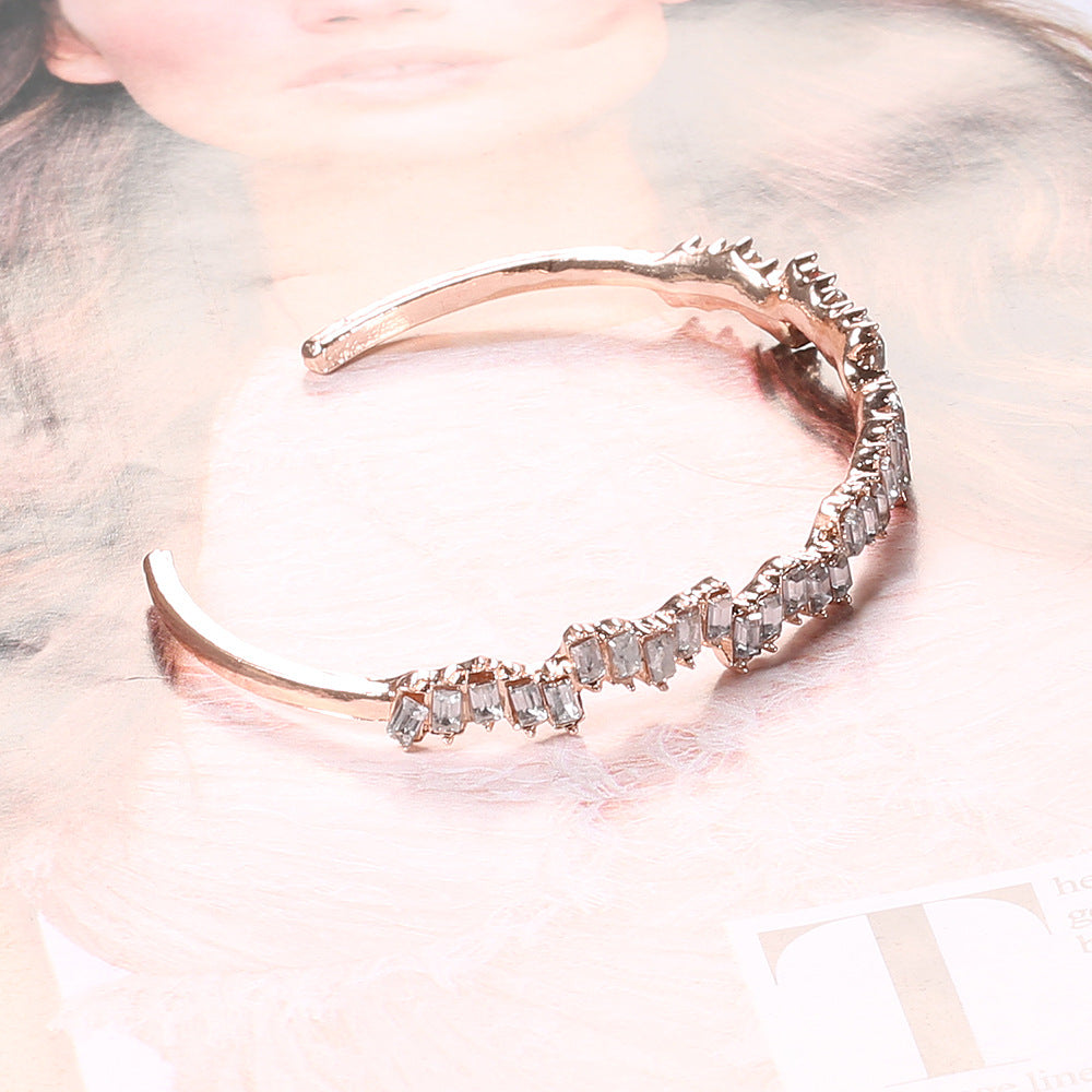 Delicaat ambachtelijke Gouden Armband