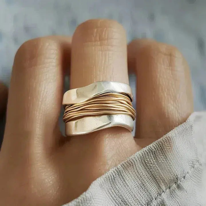 Klassieke Gouden Ring met tijdloze uitstraling