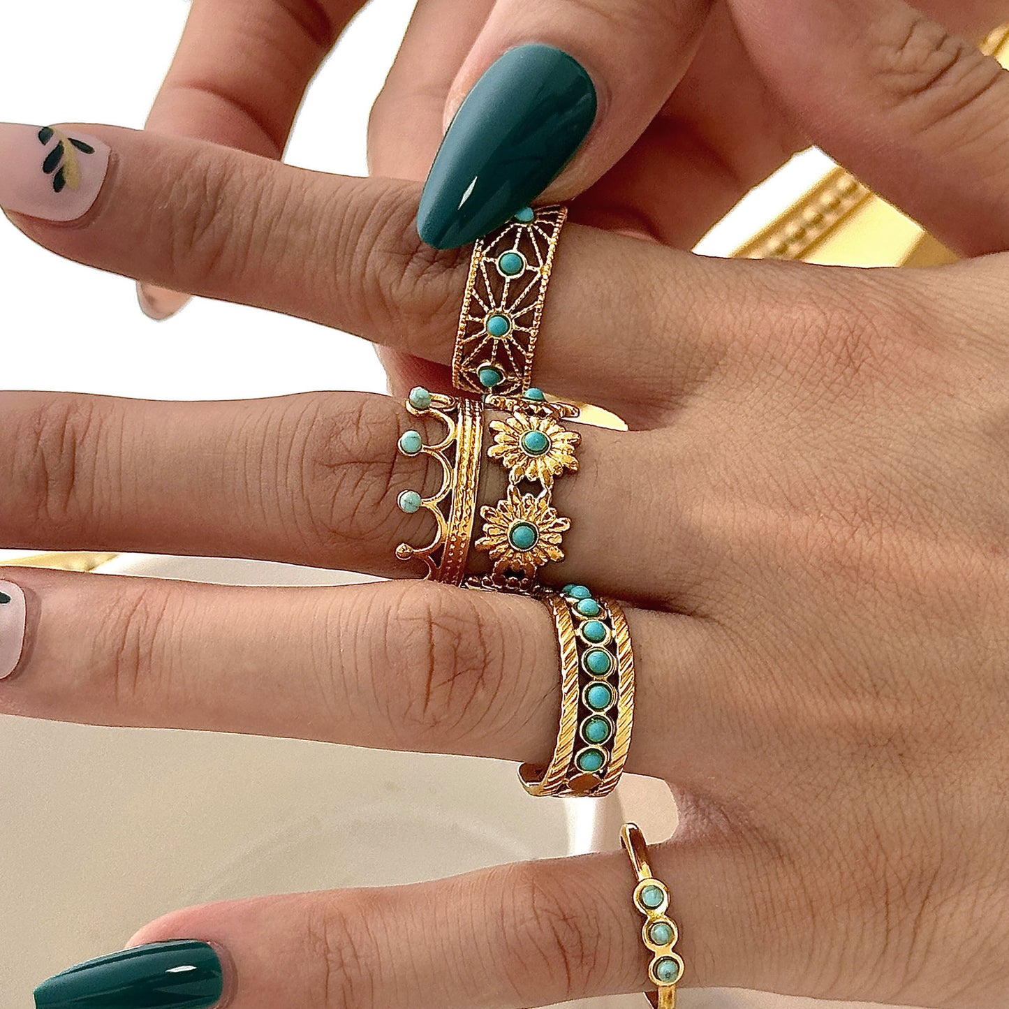 Delicaat ambachtelijke Gouden Armband