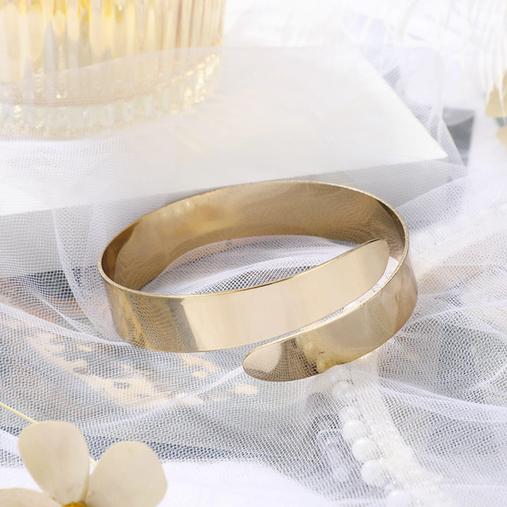 Delicaat ambachtelijke Gouden Armband