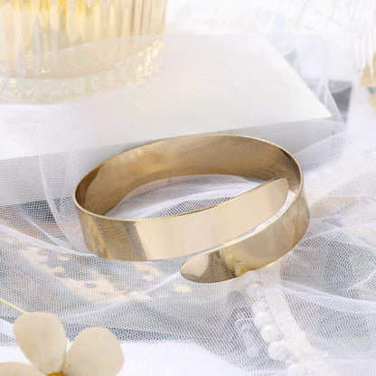 Delicaat ambachtelijke Gouden Armband