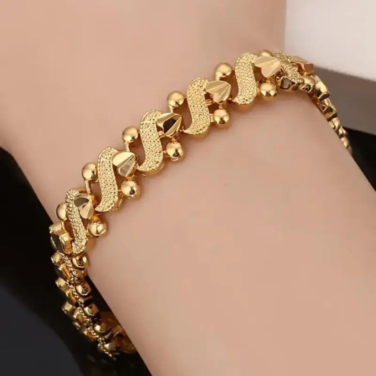 A Must-Have - Klassieke Gouden Armband met tijdloze uitstraling