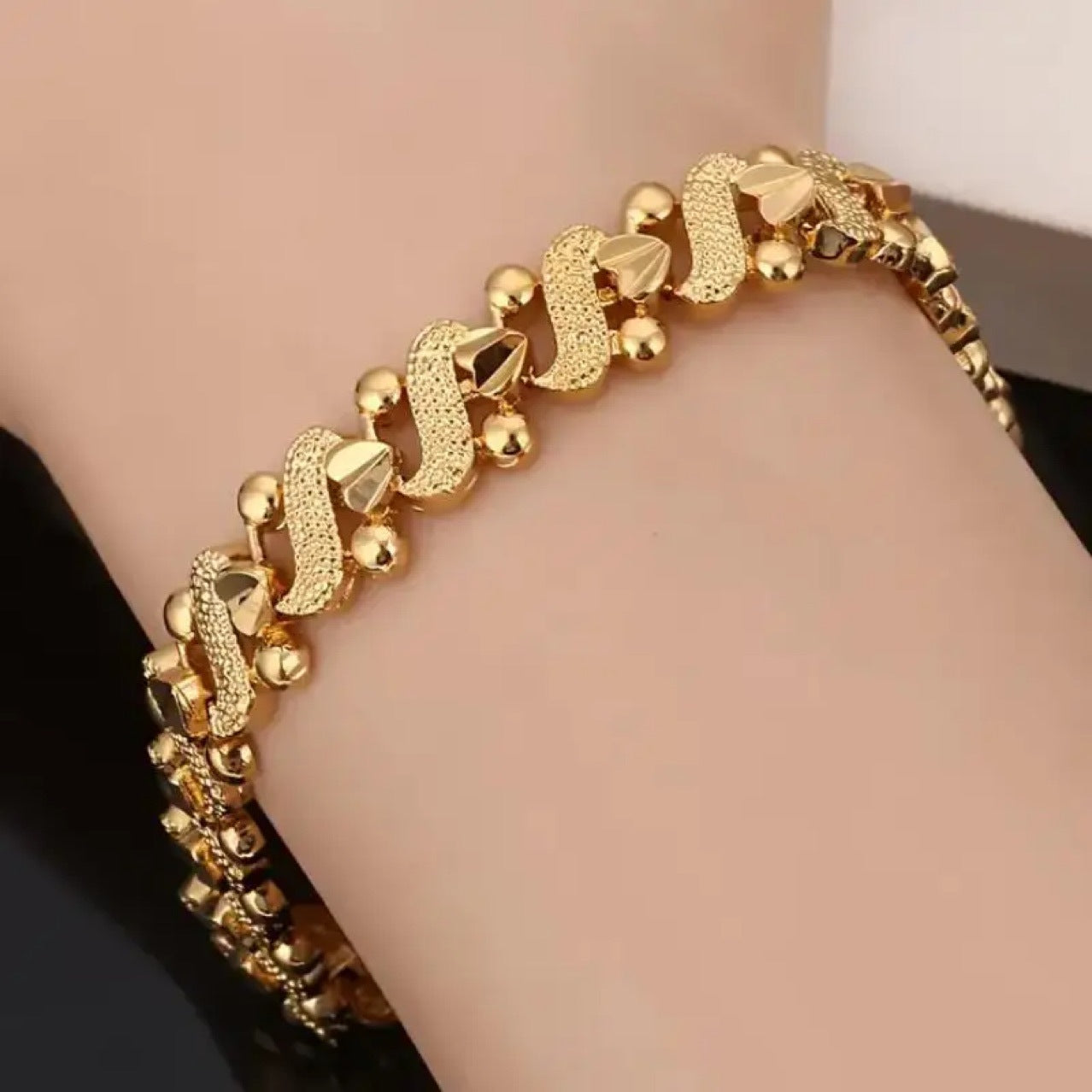 A Must-Have - Klassieke Gouden Armband met tijdloze uitstraling